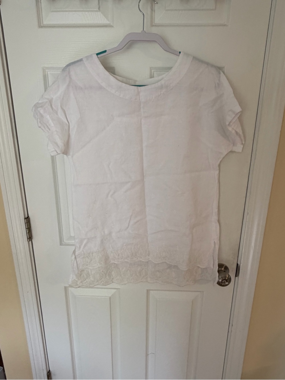 Classic White Lace-Hem top
